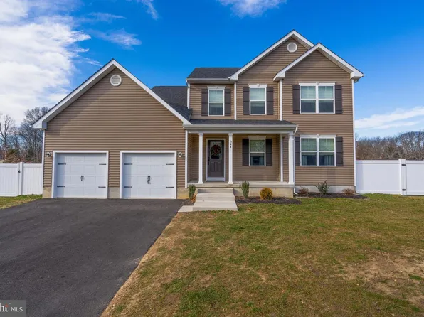 844 Chapel Dr, Vineland, NJ 08361