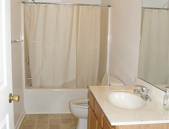 5th image of 915 Yadkin Ave