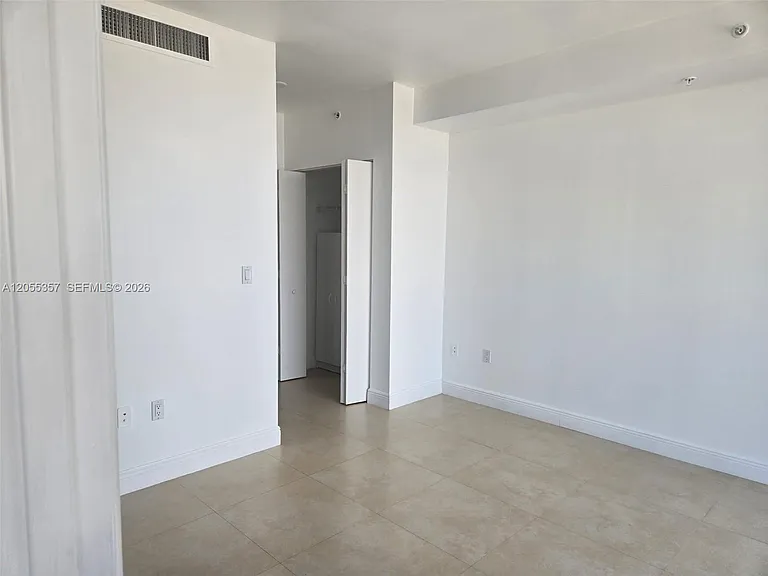 92 SW 3rd St #1808 — Photo 14