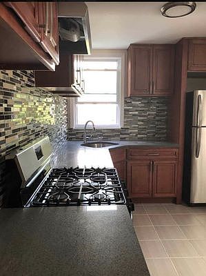 4th image of 219 Franklin Ave #2