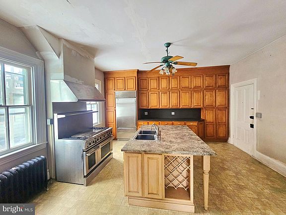 2nd image of 164 Main St