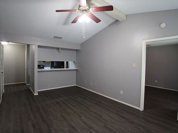 4th image of 410 W Heritage Dr #203