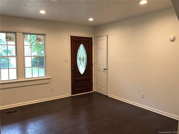 4th image of 228 S Fork Dr