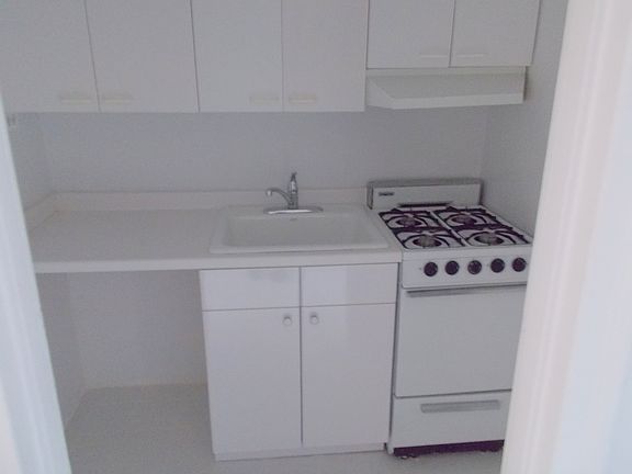 2nd image of 150 E 39th St APT 1102