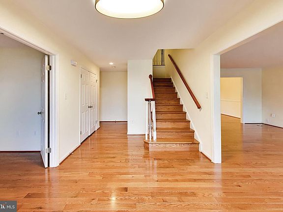 4th image of 1018 Salt Meadow Ln
