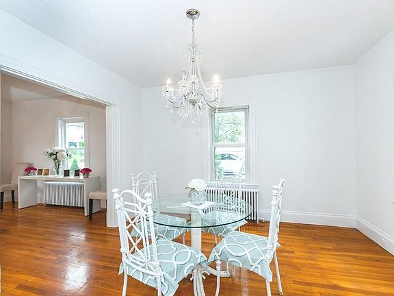 5th image of 253 Railroad Ave