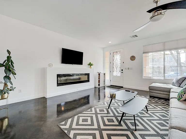 5556 Dancing Fox Ct — Photo 4