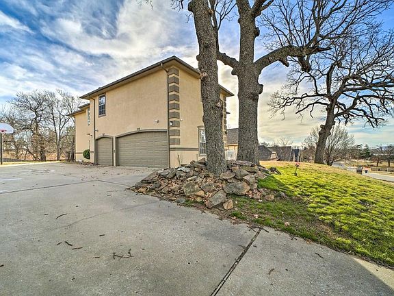 Driveway/Basketball goal view