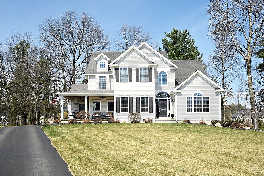 1st image of 134 Cobble Hill Dr