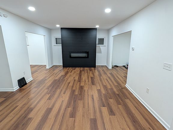 3rd image of 4405 E 131st St #4