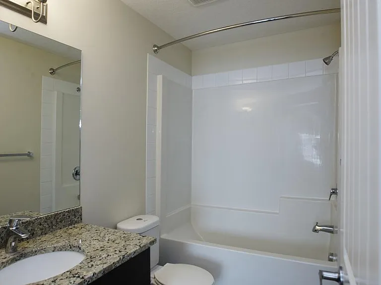 440 Sherwood Blvd NW — Photo 4