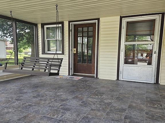 4th image of 104 N College St
