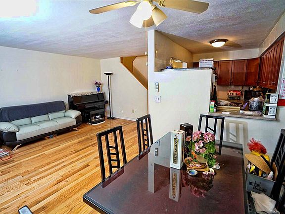 5th image of 2711 W 37th St