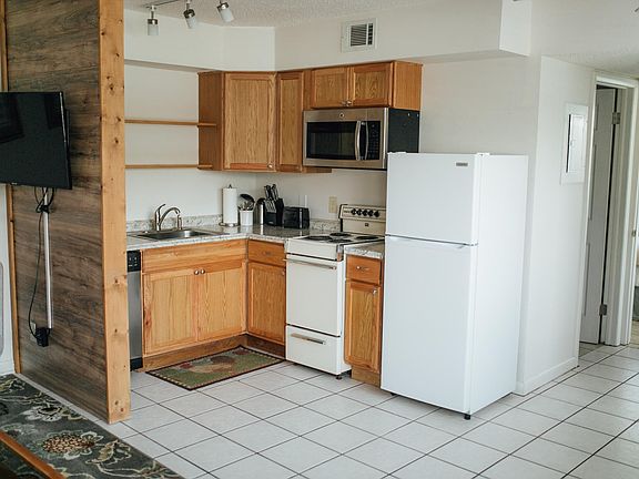 3rd image of 211 8th St N