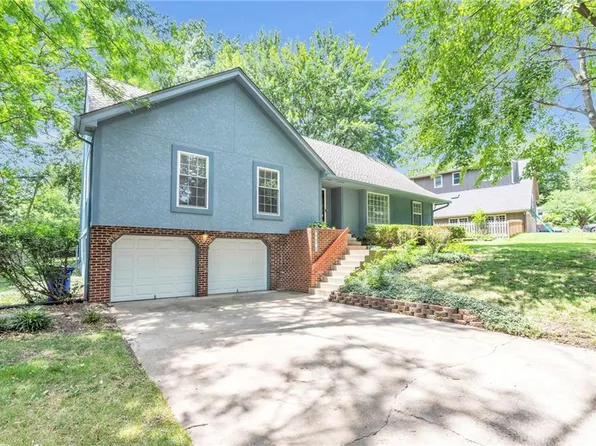 9018 Alden St, Lenexa, KS 66215