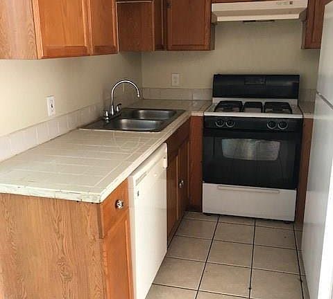 5th image of 7107 Carver Ave #B