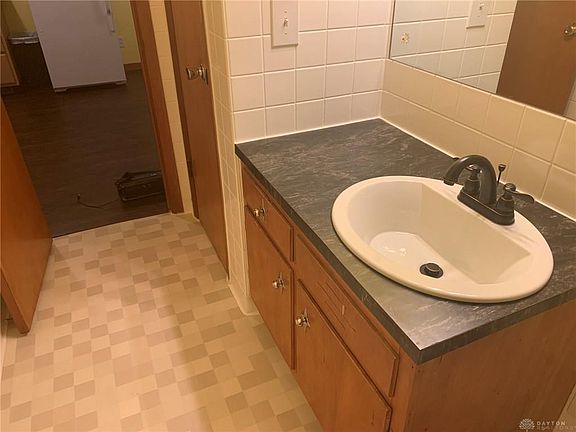 5th image of 1413 Flesher Ave