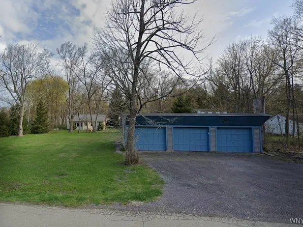 718 Beach Rd, Angola, NY 14006