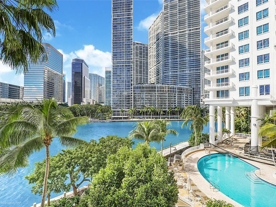 701 Brickell Key Blvd #404
