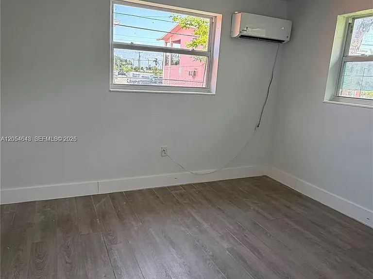 1465 W 28th St #4 — Photo 7