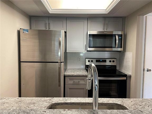 5th image of 3706 Broadway Ave #3