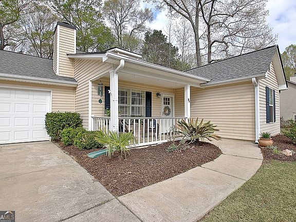 4th image of 86 Spring Cir
