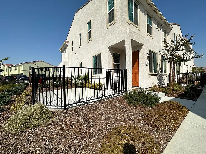 5301 E Commerce Way #53101 — Photo 3