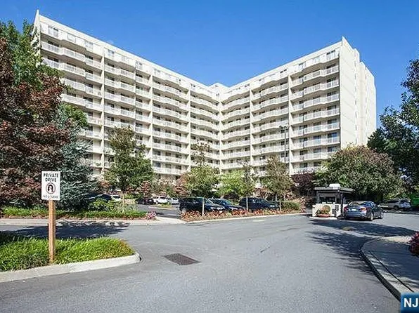 1055 River Rd APT 704, Edgewater, NJ 07020