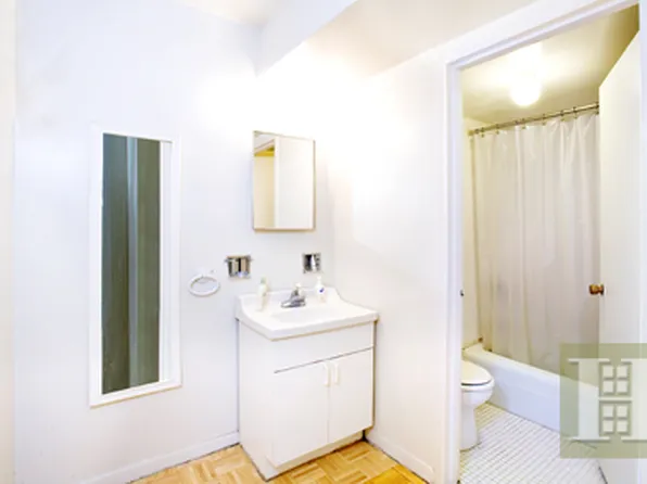 85 Eighth Avenue image 1 of 4