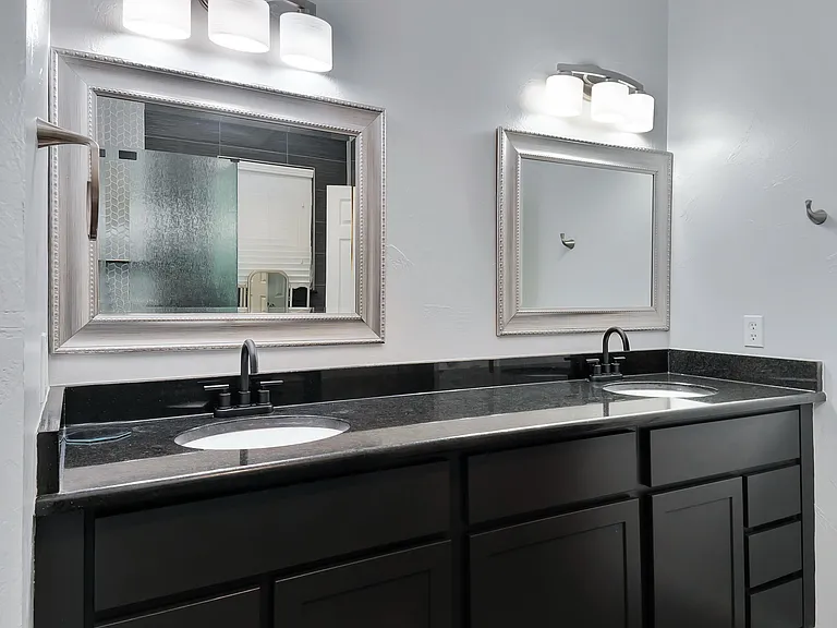 8412 Pioneer Dr — Photo 18