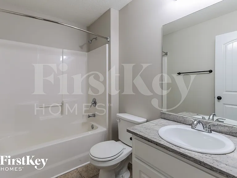 114 Colonial Ct — Photo 14