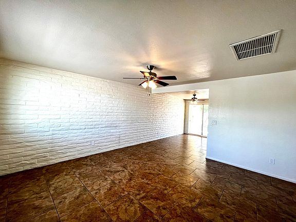 5th image of 8024 E Victoria Dr