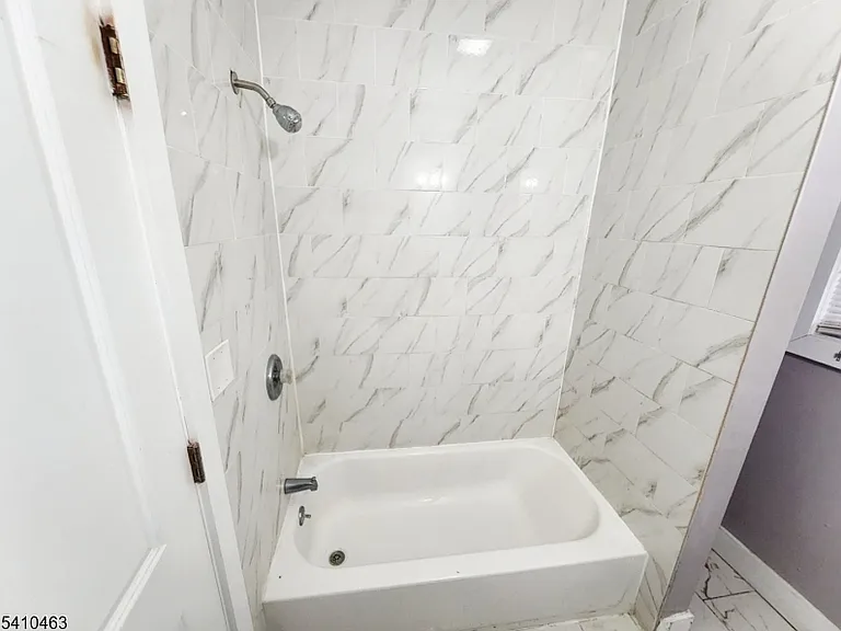 146 Hollywood Ave — Photo 12