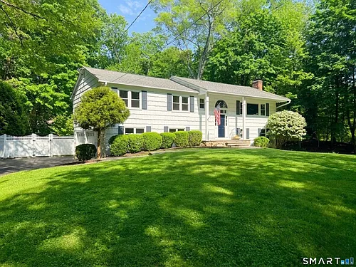 22 Berndale Dr Photo 1