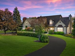 W299N1828 Wind Ridge Ct, Pewaukee, WI 53072