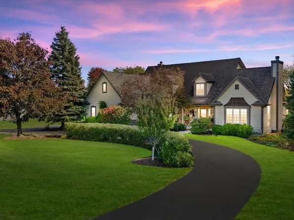 W299N1828 Windridge COURT, Pewaukee, WI 53072