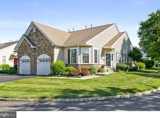 90 Meadowlark Dr, Hamilton, NJ 08690
