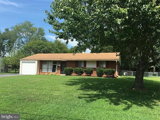 1st image of 5006 Treetop Ln