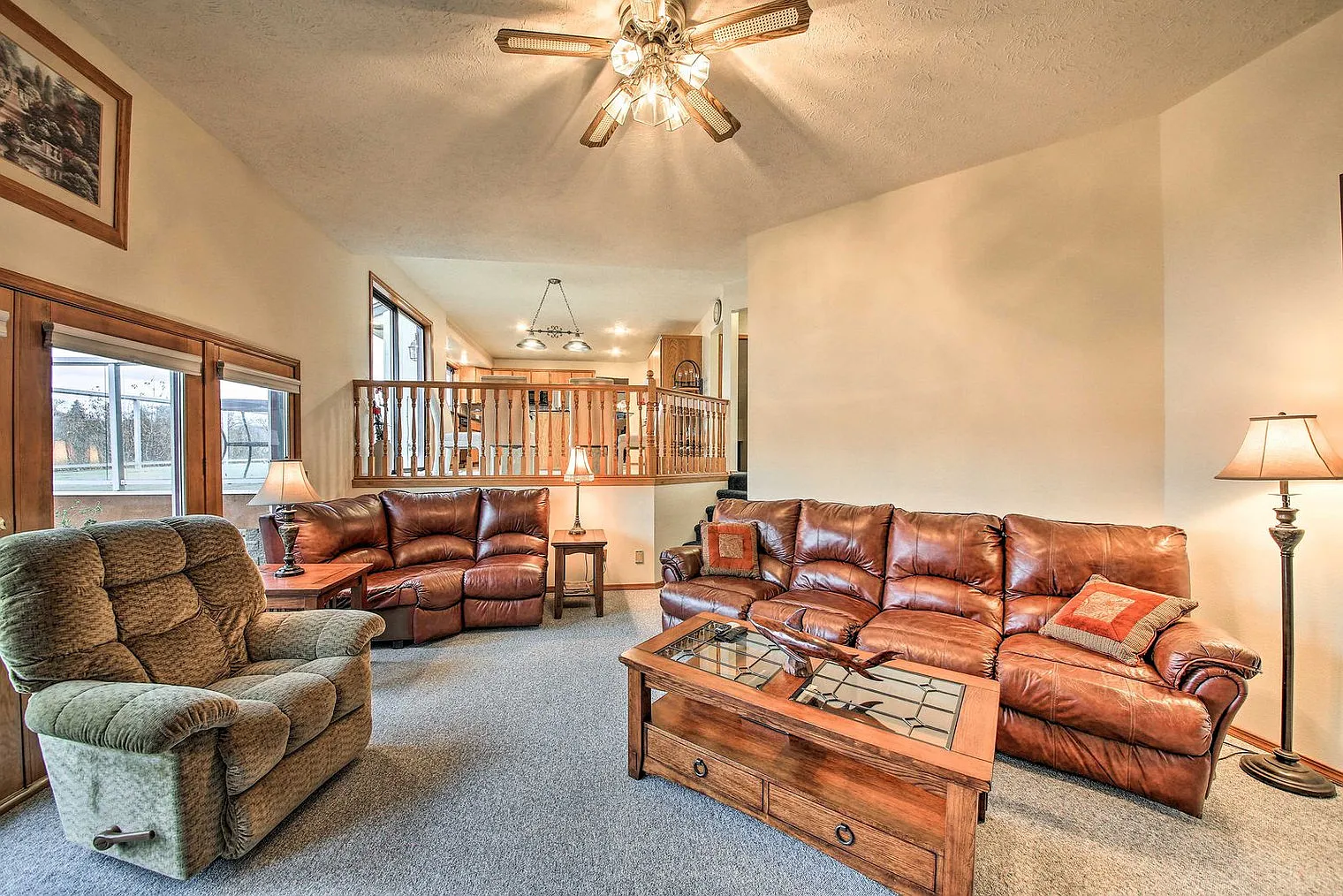 6 bed, 3.0 bath, 5995 sqft, $9,739 — Photo 2