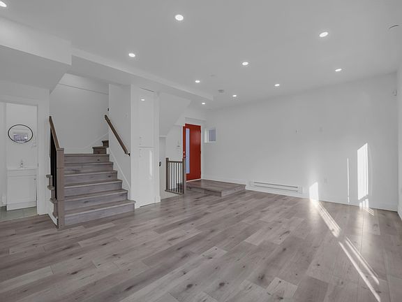 2nd image of 5140 Slocan St