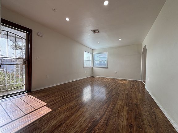 3rd image of 3141 W 133rd St