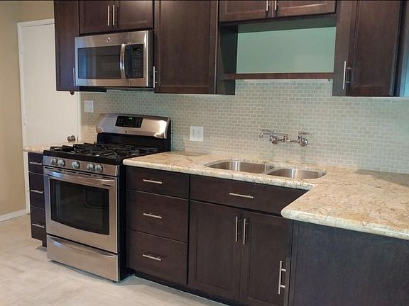 3rd image of 3754 Aragon Dr