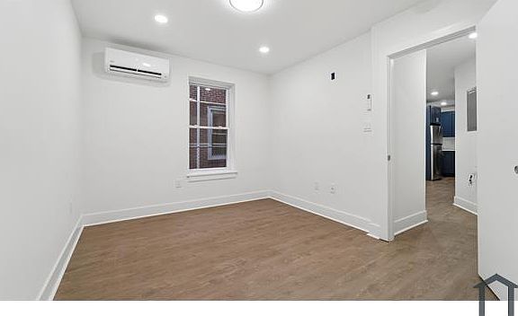 4th image of 812 W Roosevelt Blvd #1
