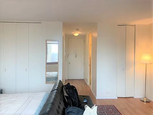 Rented by Douglas Elliman | media 23