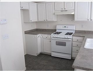3rd image of 10333 Adrianna Ave
