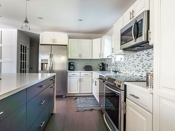 3rd image of 31 Highlands Dr