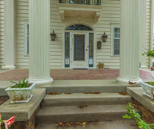 3rd image of 631 S Court St