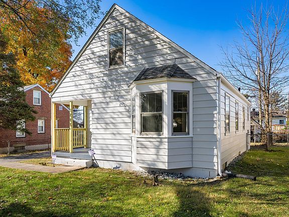 3rd image of 1089 Meadowdale Ave
