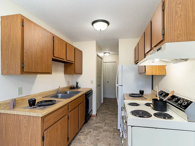 Hutchinson, MN Echo Manor Apartments | 21A | Kitchen
