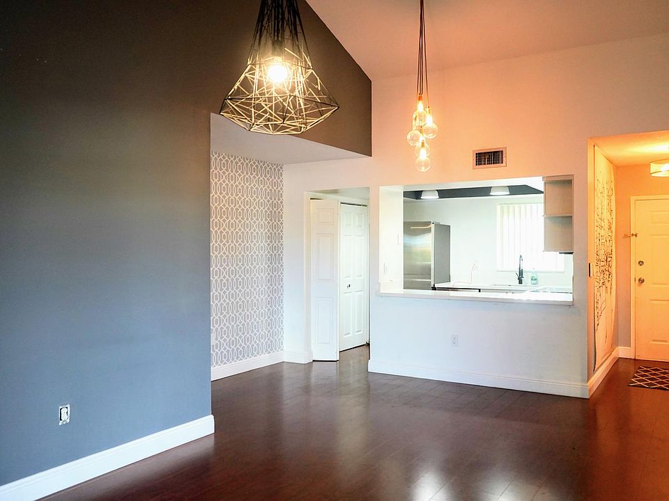 Dinning/ Kitchen/ Entrance area